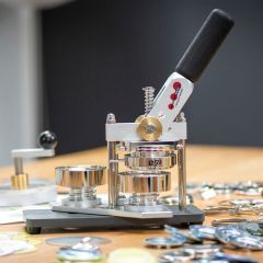 Buttonmaschine Flexi inkl. Stempelsatz 59 mm